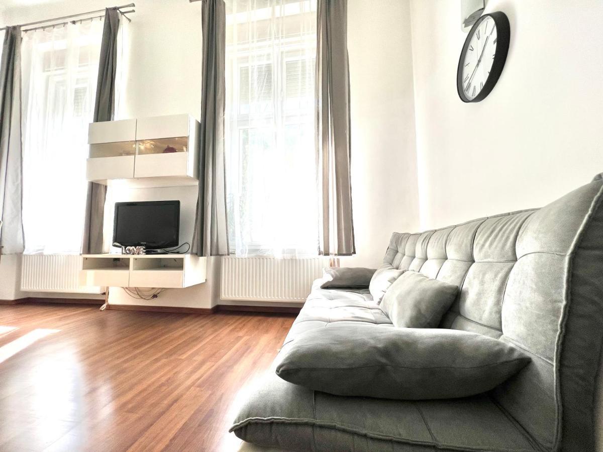 Ricky Apartment Budapest Bagian luar foto