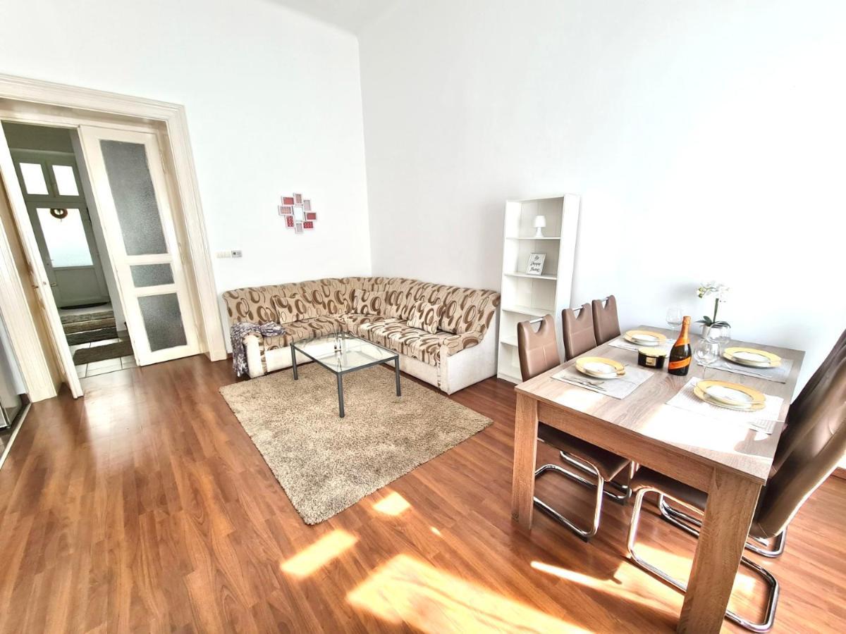 Ricky Apartment Budapest Bagian luar foto