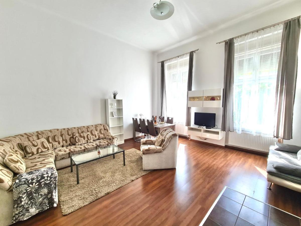 Ricky Apartment Budapest Bagian luar foto
